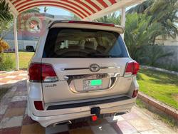 تۆیۆتا لاند کروزەر